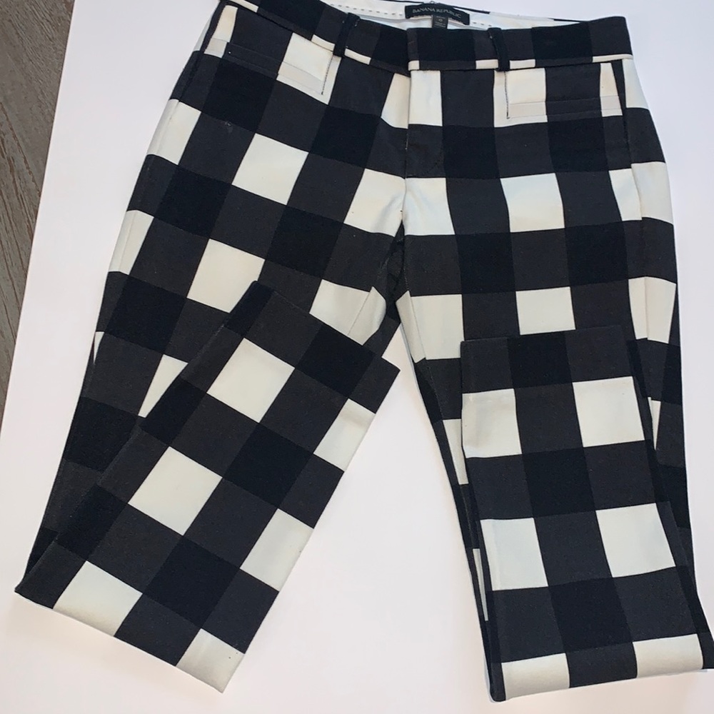 Banana Republic Petite size 0 black and white unique square design pants